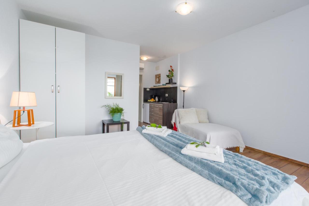 Apartments Zomzi Пореч Екстер'єр фото