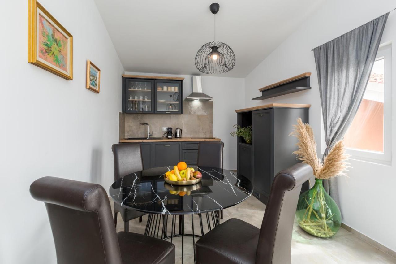 Apartments Zomzi Пореч Екстер'єр фото