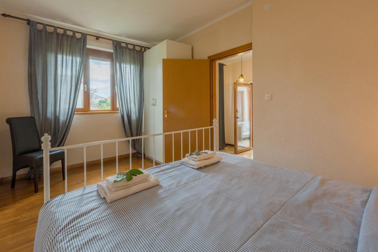 Apartments Zomzi Пореч Екстер'єр фото
