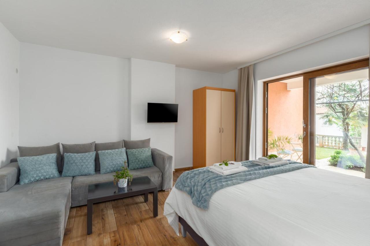 Apartments Zomzi Пореч Екстер'єр фото