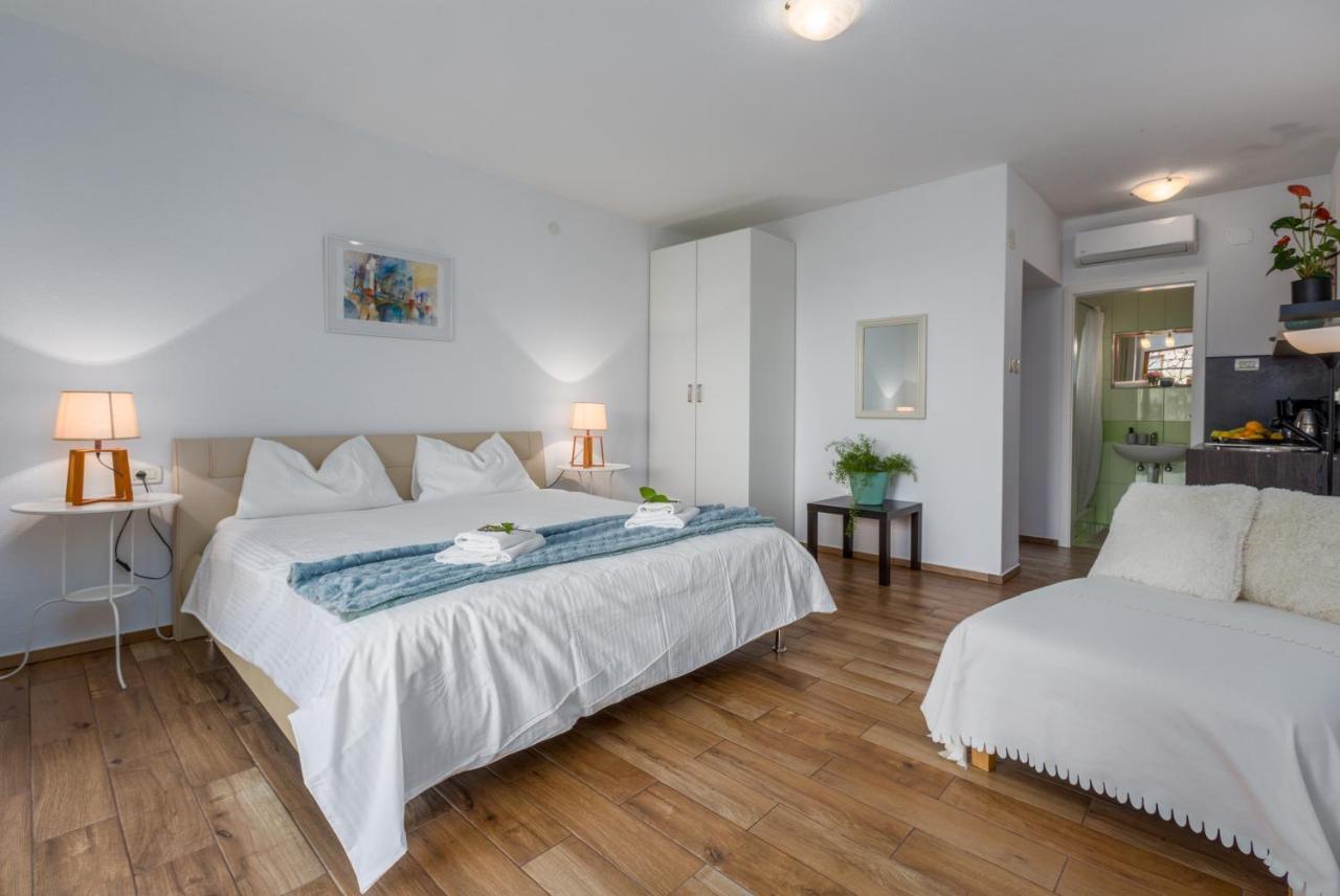Apartments Zomzi Пореч Екстер'єр фото