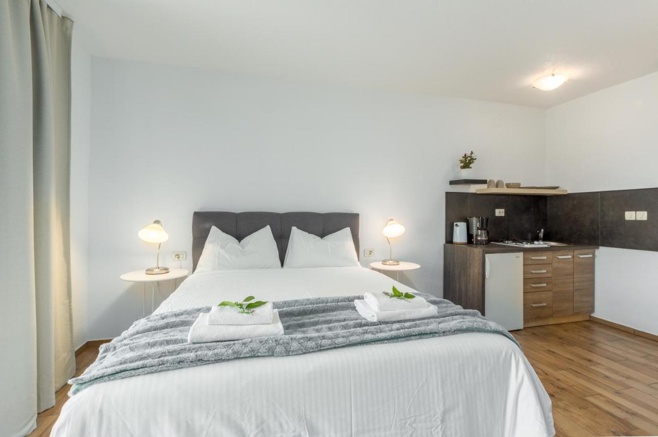 Apartments Zomzi Пореч Екстер'єр фото