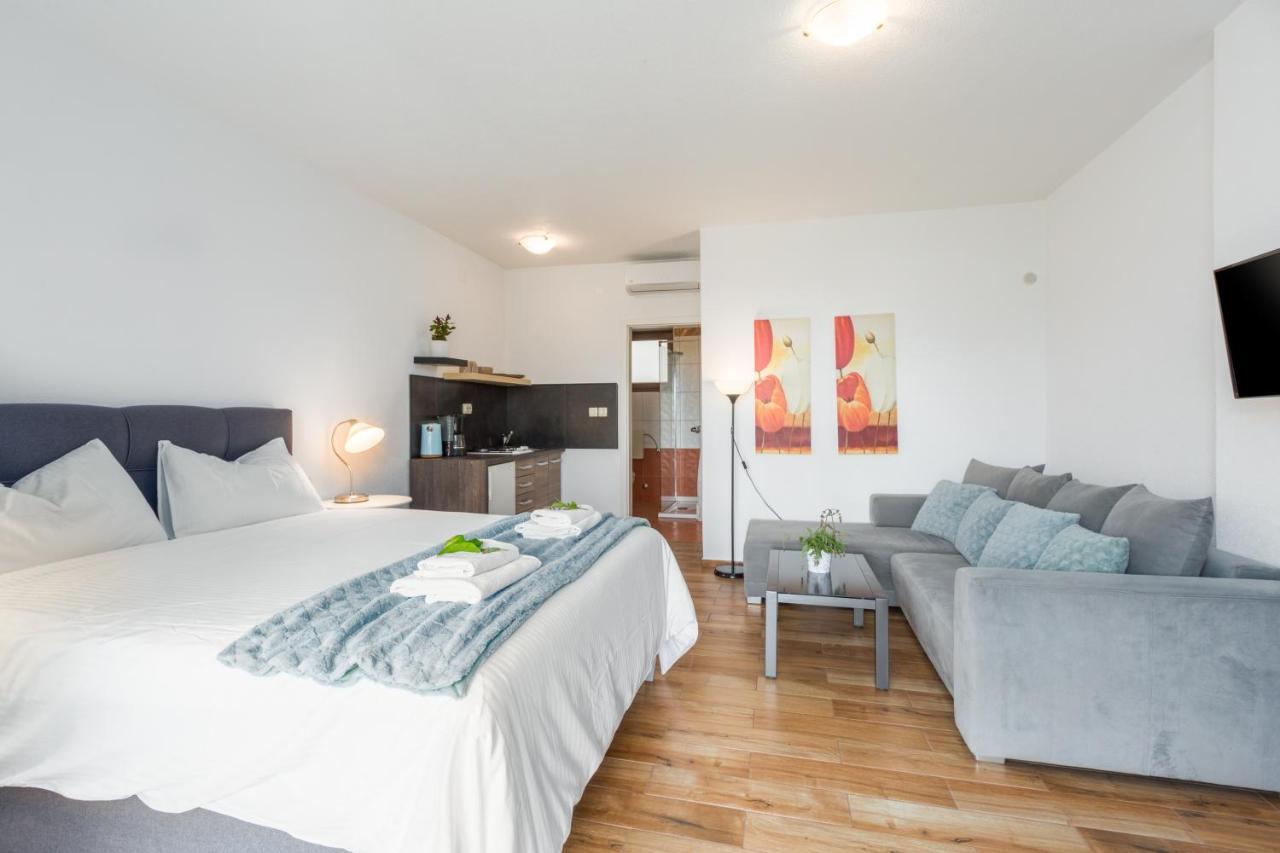 Apartments Zomzi Пореч Екстер'єр фото