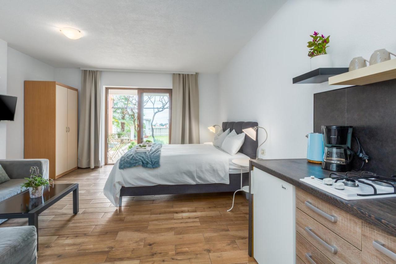 Apartments Zomzi Пореч Екстер'єр фото