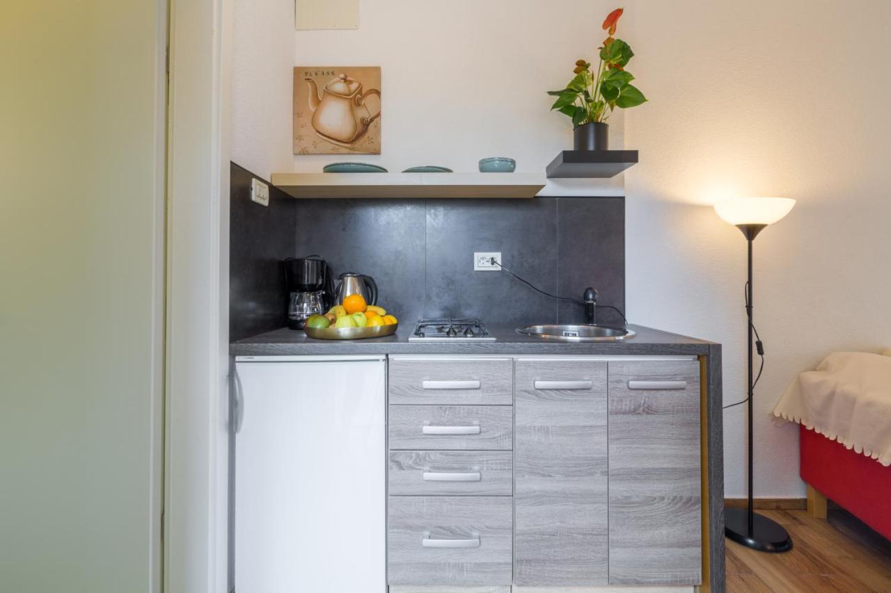 Apartments Zomzi Пореч Екстер'єр фото