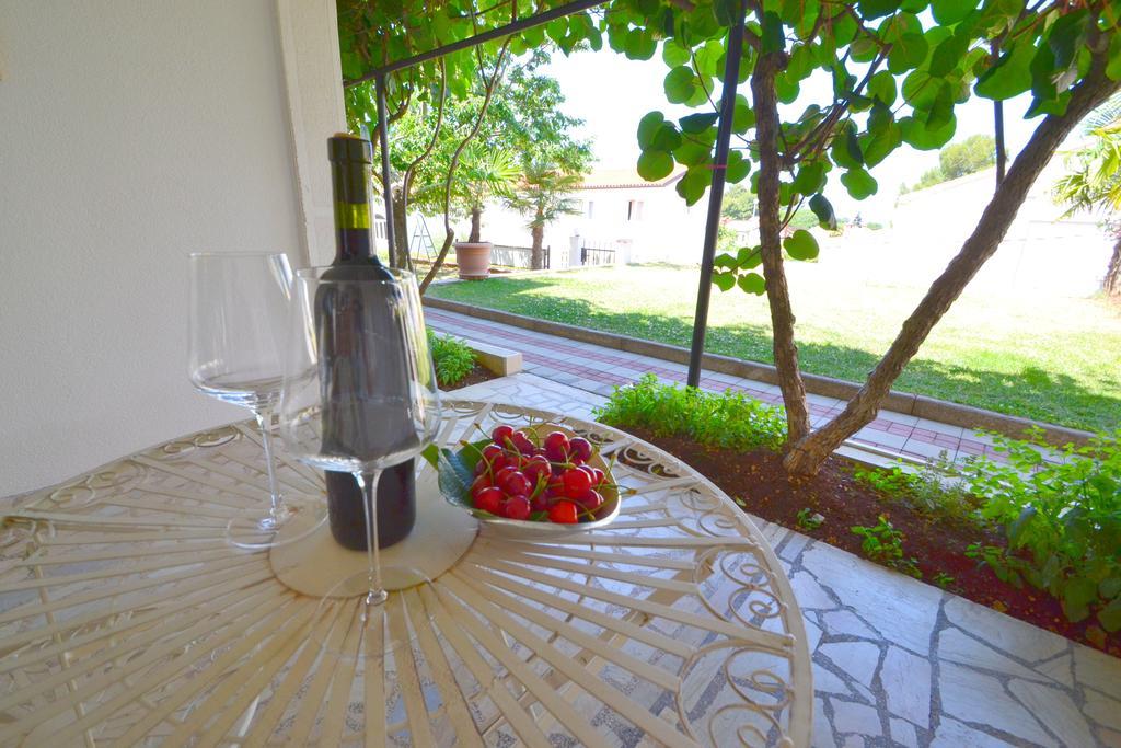 Apartments Zomzi Пореч Екстер'єр фото